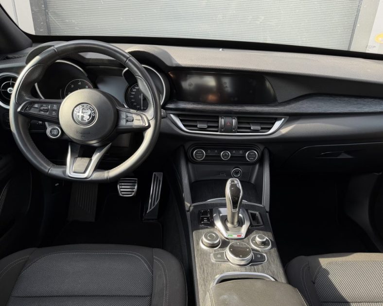 SUPER Q4 Alfa Romeo Stelvio 2.2 Diesel 190ch - ATTELAGE– 2023 – 86 330 km – Full options – Noir