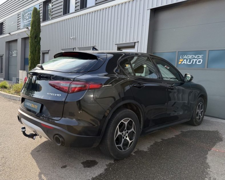 SUPER Q4 Alfa Romeo Stelvio 2.2 Diesel 190ch - ATTELAGE– 2023 – 86 330 km – Full options – Noir