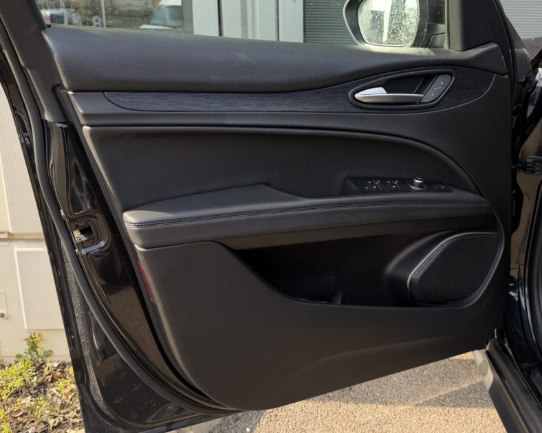 SUPER Q4 Alfa Romeo Stelvio 2.2 Diesel 190ch - ATTELAGE– 2023 – 86 330 km – Full options – Noir