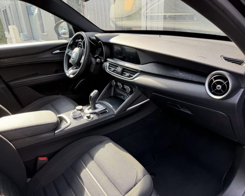SUPER Q4 Alfa Romeo Stelvio 2.2 Diesel 190ch - ATTELAGE– 2023 – 86 330 km – Full options – Noir