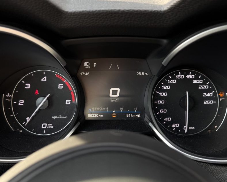 SUPER Q4 Alfa Romeo Stelvio 2.2 Diesel 190ch - ATTELAGE– 2023 – 86 330 km – Full options – Noir