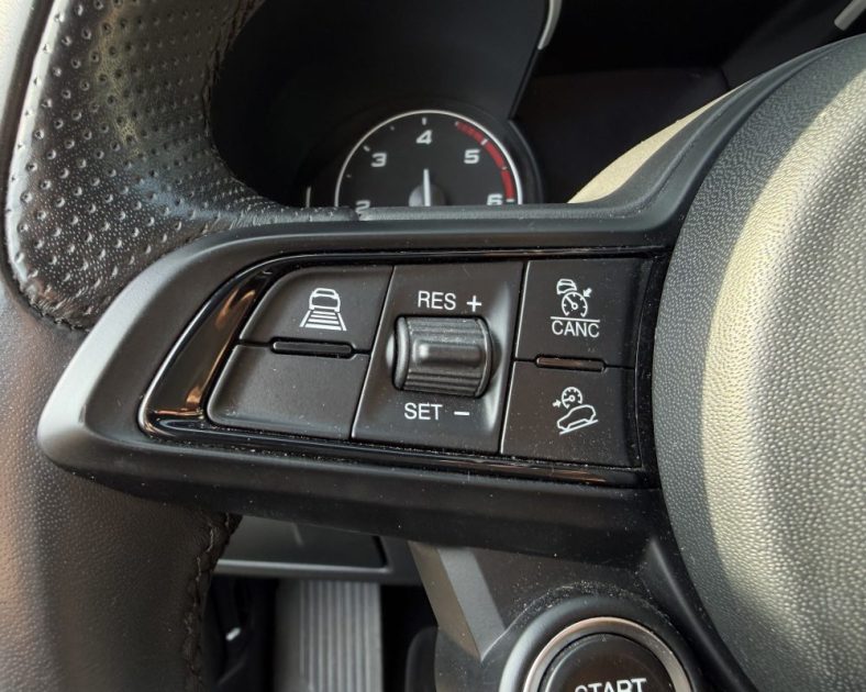 SUPER Q4 Alfa Romeo Stelvio 2.2 Diesel 190ch - ATTELAGE– 2023 – 86 330 km – Full options – Noir