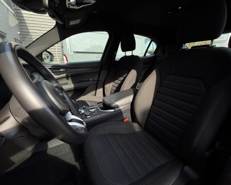 SUPER Q4 Alfa Romeo Stelvio 2.2 Diesel 190ch - ATTELAGE– 2023 – 86 330 km – Full options – Noir