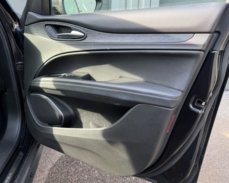 SUPER Q4 Alfa Romeo Stelvio 2.2 Diesel 190ch - ATTELAGE– 2023 – 86 330 km – Full options – Noir
