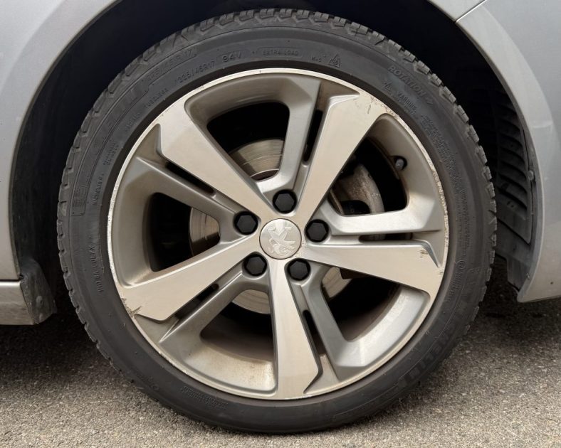 Peugeot 308 Allure - 131ch – DISTRIBUTION NEUVE  - Véhicule sous garantie - Très bon état