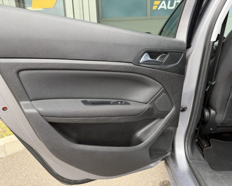Peugeot 308 Allure - 131ch – DISTRIBUTION NEUVE  - Véhicule sous garantie - Très bon état