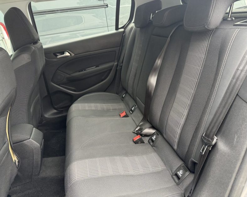 Peugeot 308 Allure - 131ch – DISTRIBUTION NEUVE  - Véhicule sous garantie - Très bon état