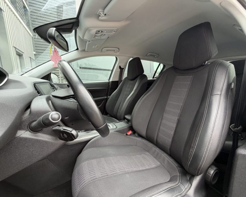 Peugeot 308 Allure - 131ch – DISTRIBUTION NEUVE  - Véhicule sous garantie - Très bon état
