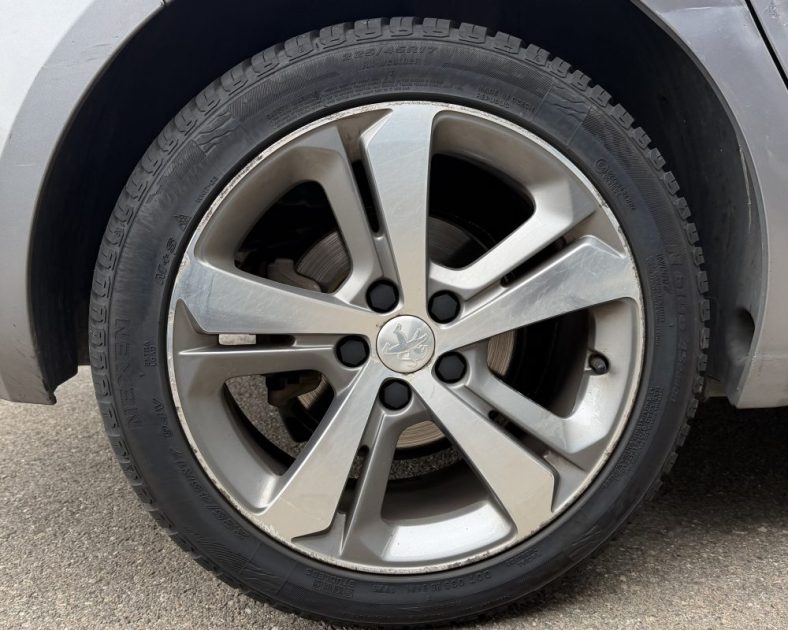 Peugeot 308 Allure - 131ch – DISTRIBUTION NEUVE  - Véhicule sous garantie - Très bon état