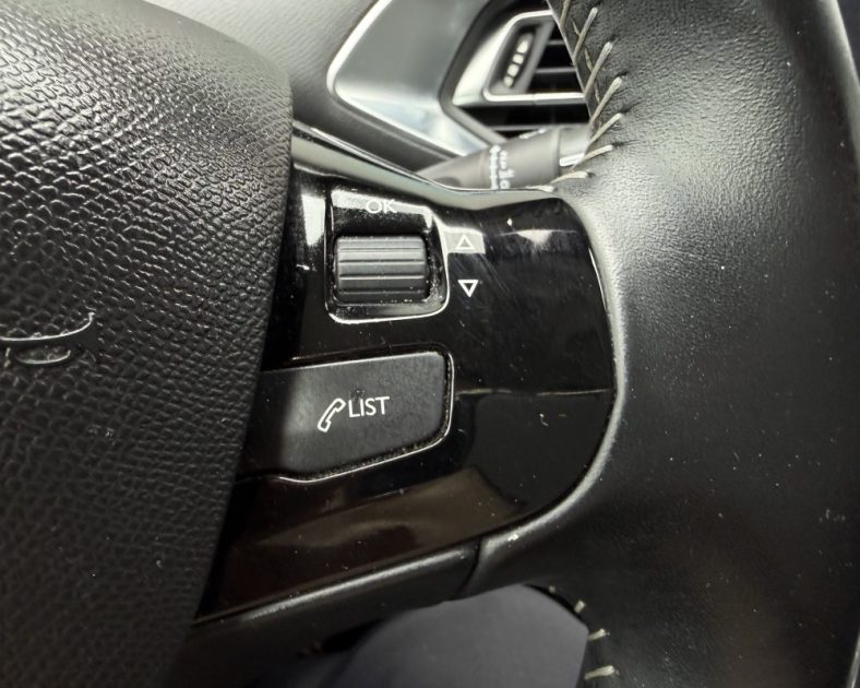 Peugeot 308 Allure - 131ch – DISTRIBUTION NEUVE  - Véhicule sous garantie - Très bon état