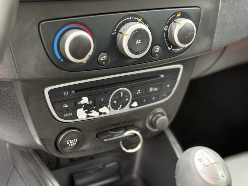 RENAULT MEGANE III 1.5 dCi 110 COLOR EDITION – CLIM – RÉGULATEUR – RÉVISÉE & GARANTIE 6 MOIS