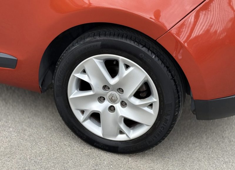 RENAULT MEGANE III 1.5 dCi 110 COLOR EDITION – CLIM – RÉGULATEUR – RÉVISÉE & GARANTIE 6 MOIS