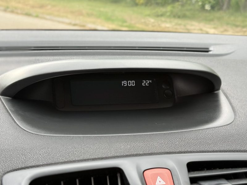 RENAULT MEGANE III 1.5 dCi 110 COLOR EDITION – CLIM – RÉGULATEUR – RÉVISÉE & GARANTIE 6 MOIS