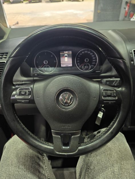 VOLKSWAGEN TOURAN 2.0 TDI 140 CARAT, TOIT OUVRANT, BVA DSG6, Attelage, ENTRETENUE EN CONCESSION
