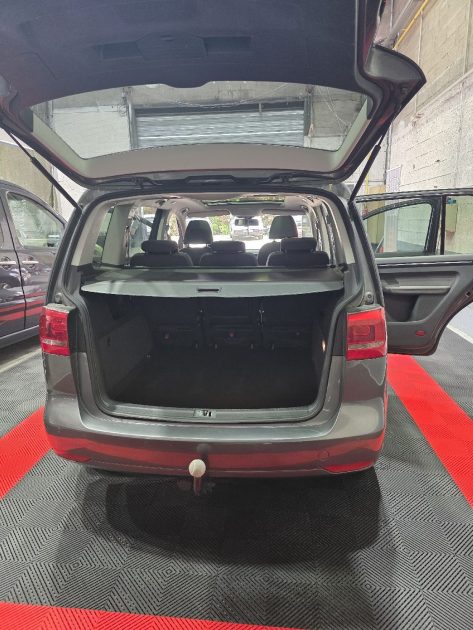 VOLKSWAGEN TOURAN 2.0 TDI 140 CARAT, TOIT OUVRANT, BVA DSG6, Attelage, ENTRETENUE EN CONCESSION