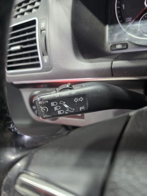 VOLKSWAGEN TOURAN 2.0 TDI 140 CARAT, TOIT OUVRANT, BVA DSG6, Attelage, ENTRETENUE EN CONCESSION