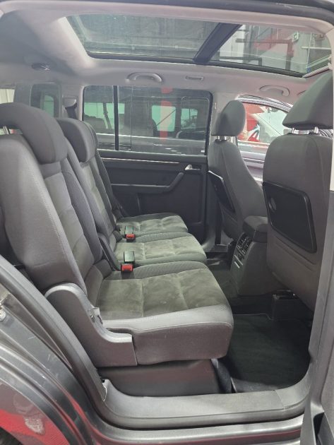VOLKSWAGEN TOURAN 2.0 TDI 140 CARAT, TOIT OUVRANT, BVA DSG6, Attelage, ENTRETENUE EN CONCESSION