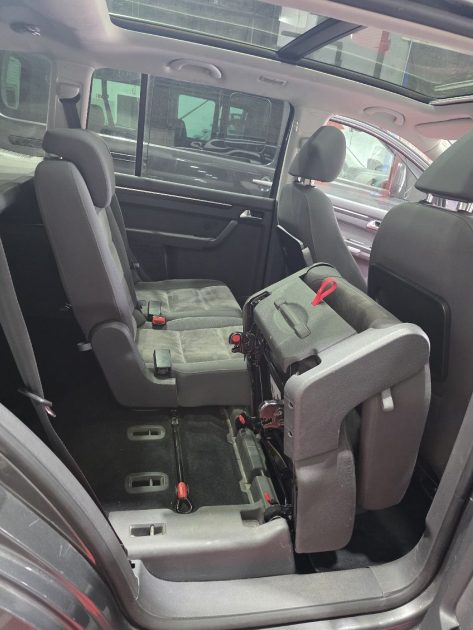 VOLKSWAGEN TOURAN 2.0 TDI 140 CARAT, TOIT OUVRANT, BVA DSG6, Attelage, ENTRETENUE EN CONCESSION