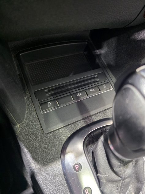 VOLKSWAGEN TOURAN 2.0 TDI 140 CARAT, TOIT OUVRANT, BVA DSG6, Attelage, ENTRETENUE EN CONCESSION
