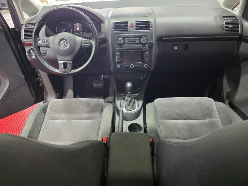 VOLKSWAGEN TOURAN 2.0 TDI 140 CARAT, TOIT OUVRANT, BVA DSG6, Attelage, ENTRETENUE EN CONCESSION