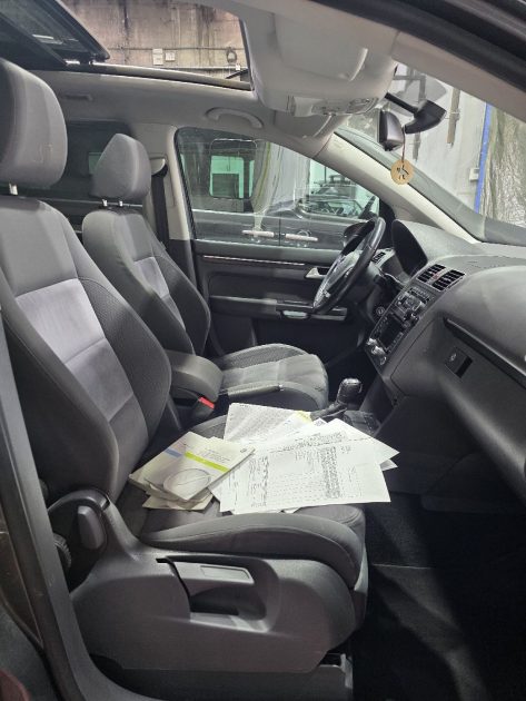 VOLKSWAGEN TOURAN 2.0 TDI 140 CARAT, TOIT OUVRANT, BVA DSG6, Attelage, ENTRETENUE EN CONCESSION