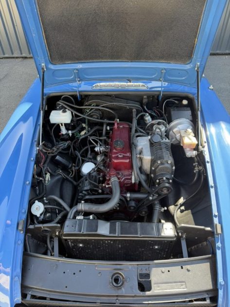 MG B Roadster 1977 – Compresseur – restaurée - Boîte 5 vitesses