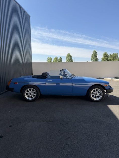 MG B Roadster 1977 – Compresseur – restaurée - Boîte 5 vitesses