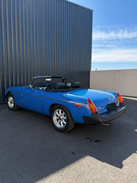 MG B Roadster 1977 – Compresseur – restaurée - Boîte 5 vitesses