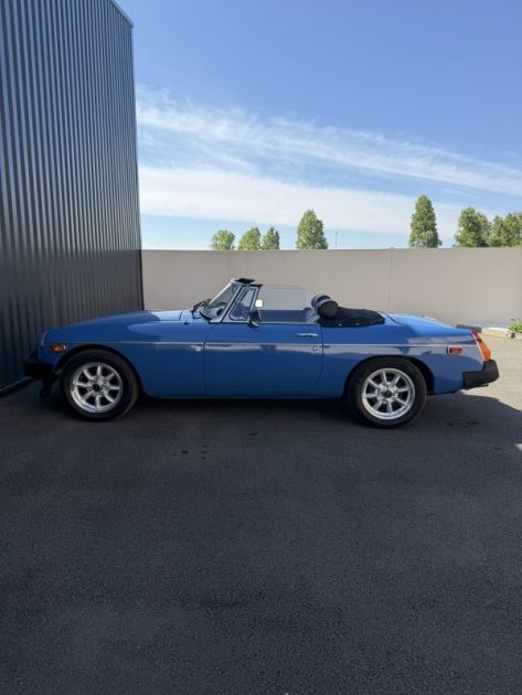 MG B Roadster 1977 – Compresseur – restaurée - Boîte 5 vitesses