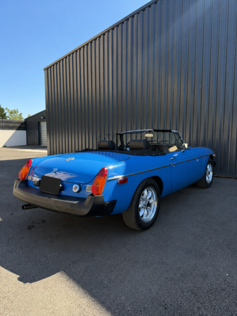 MG B Roadster 1977 – Compresseur – restaurée - Boîte 5 vitesses