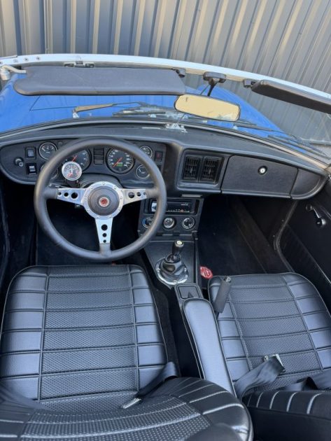 MG B Roadster 1977 – Compresseur – restaurée - Boîte 5 vitesses