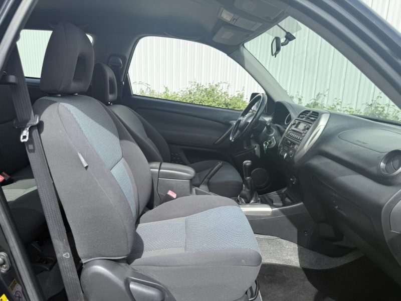 TOYOTA RAV4 115 D-4D VX 2004