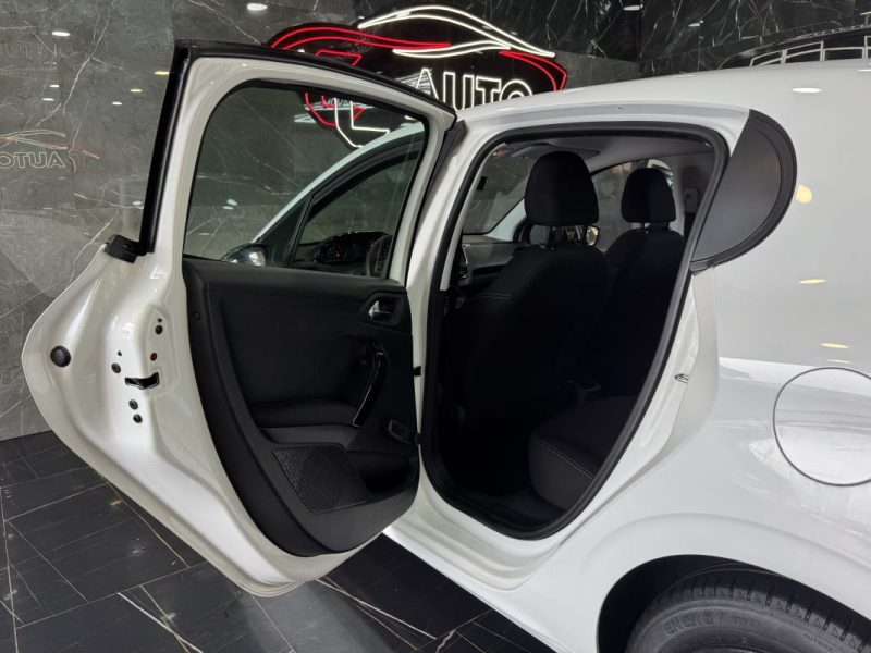 PEUGEOT 208 1.0 TURBO 2015