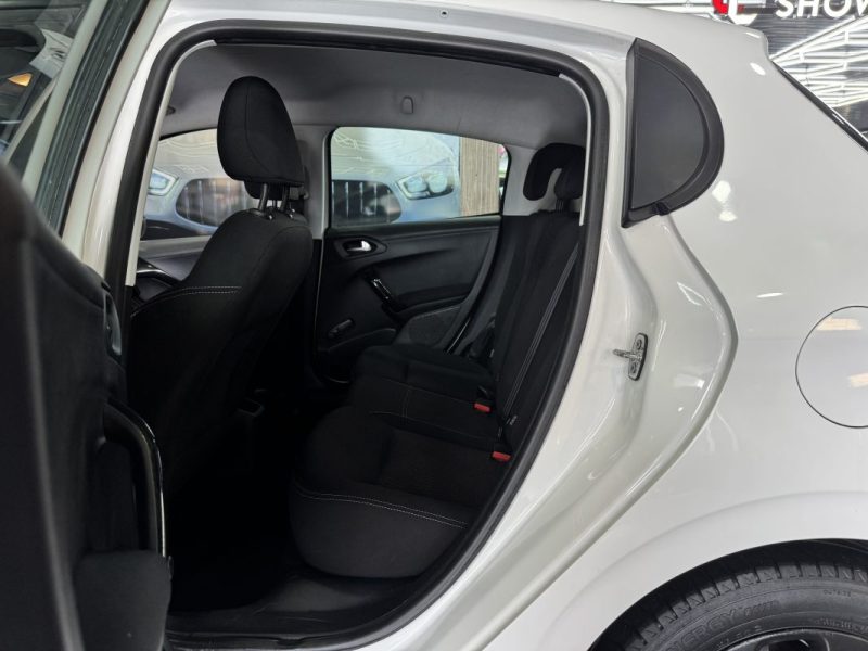 PEUGEOT 208 1.0 TURBO 2015