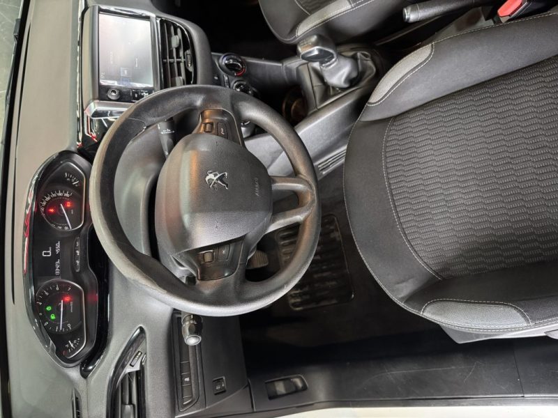 PEUGEOT 208 1.0 TURBO 2015