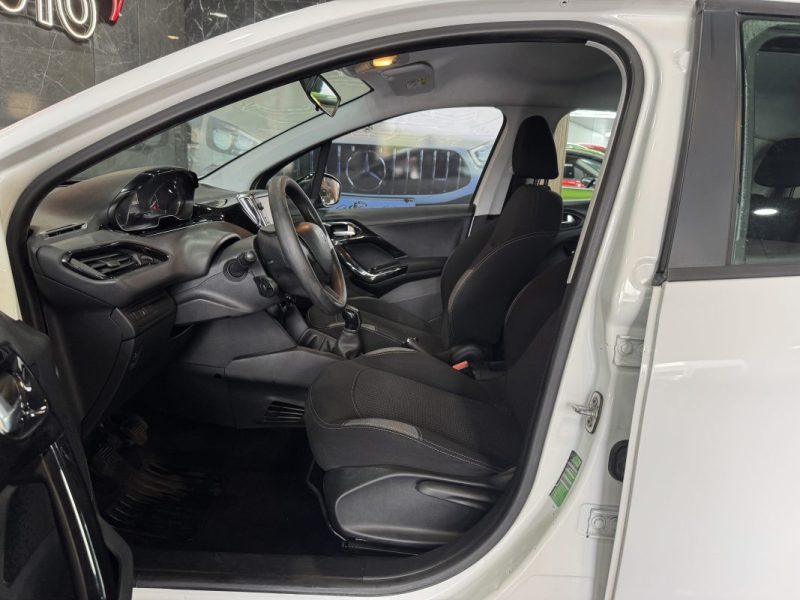 PEUGEOT 208 1.0 TURBO 2015