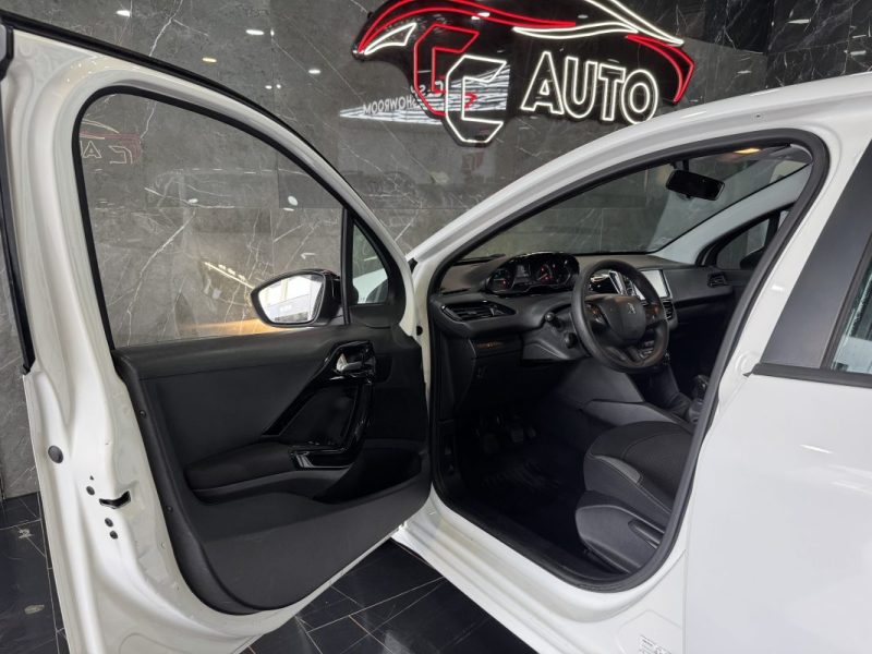 PEUGEOT 208 1.0 TURBO 2015