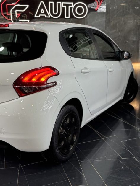 PEUGEOT 208 1.0 TURBO 2015