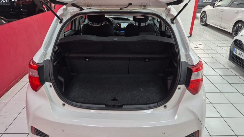 TOYOTA YARIS BERLINE 100cv FRANCE BUSINESS/1 ERE MAIN/TVA RECUPERABLE