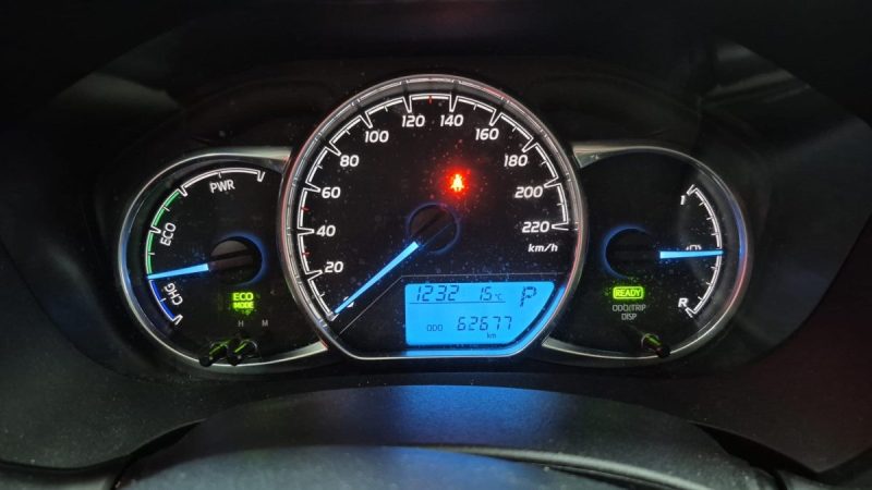 TOYOTA YARIS BERLINE 100cv FRANCE BUSINESS/1 ERE MAIN/TVA RECUPERABLE