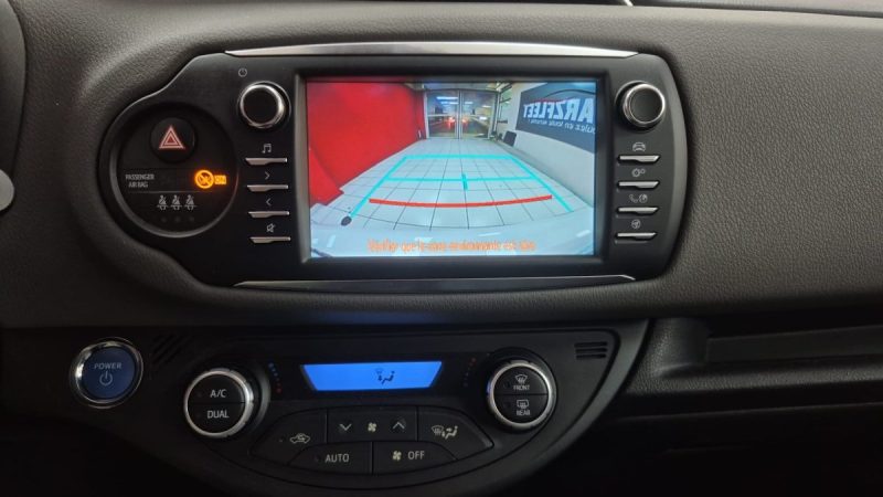 TOYOTA YARIS BERLINE 100cv FRANCE BUSINESS/1 ERE MAIN/TVA RECUPERABLE