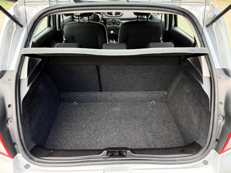 RENAULT CLIO 3 1.2L 75CH OVALIE – PREMIÈRE MAIN – GPS – CLIM – RÉVISÉE & GARANTIE 6 MOIS