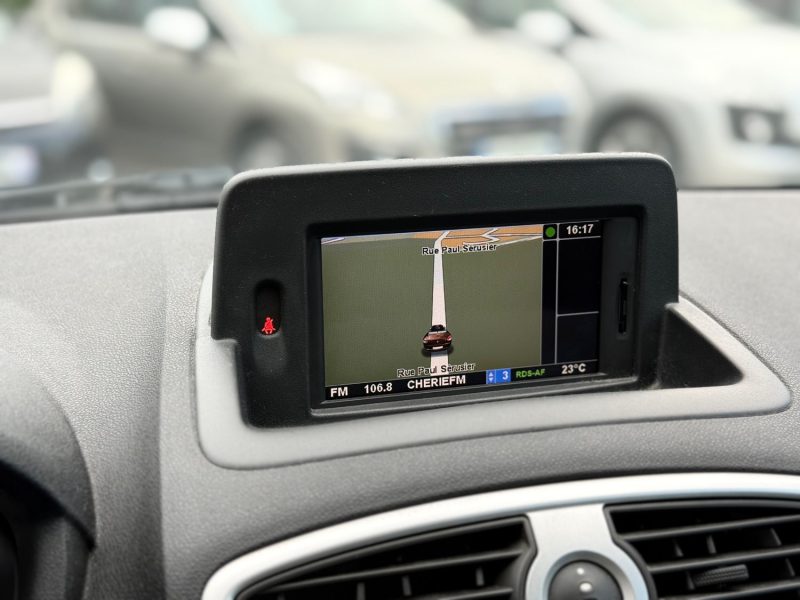RENAULT CLIO 3 1.2L 75CH OVALIE – PREMIÈRE MAIN – GPS – CLIM – RÉVISÉE & GARANTIE 6 MOIS