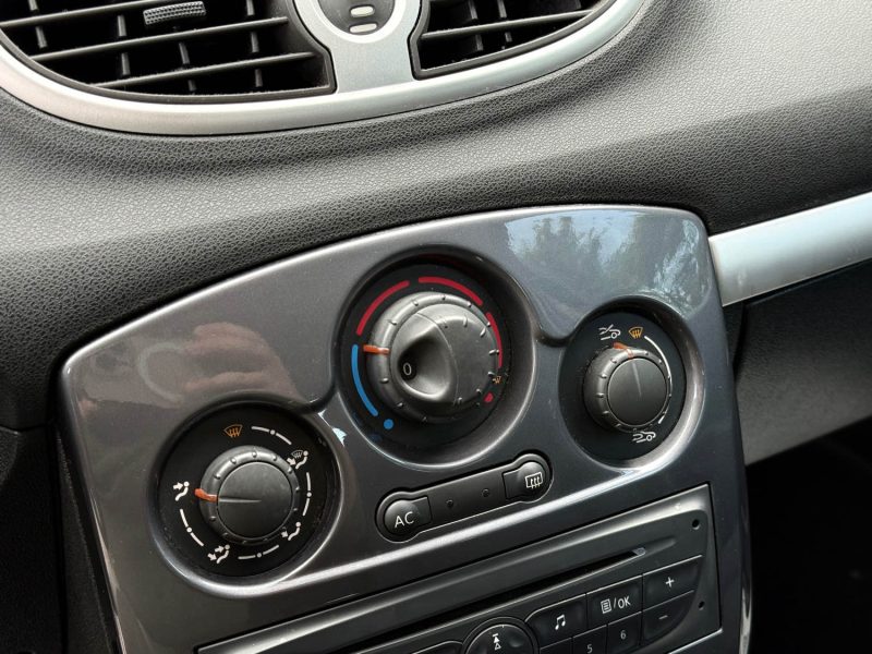 RENAULT CLIO 3 1.2L 75CH OVALIE – PREMIÈRE MAIN – GPS – CLIM – RÉVISÉE & GARANTIE 6 MOIS