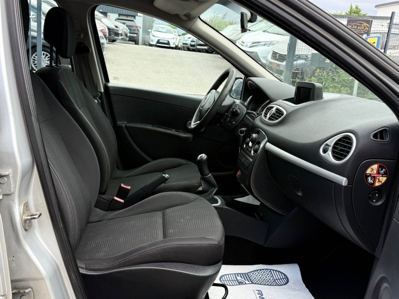 RENAULT CLIO 3 1.2L 75CH OVALIE – PREMIÈRE MAIN – GPS – CLIM – RÉVISÉE & GARANTIE 6 MOIS