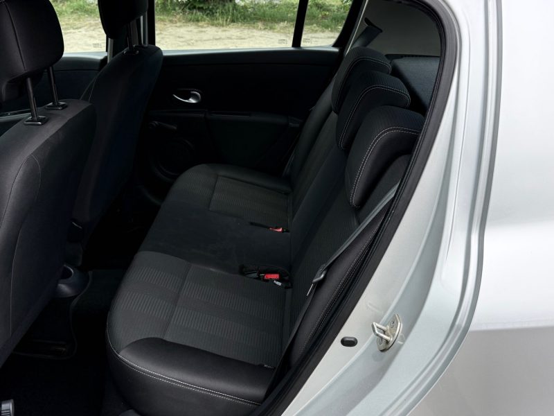 RENAULT CLIO 3 1.2L 75CH OVALIE – PREMIÈRE MAIN – GPS – CLIM – RÉVISÉE & GARANTIE 6 MOIS