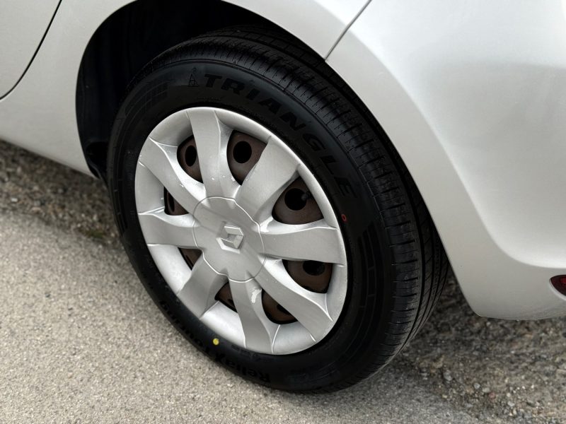 RENAULT CLIO 3 1.2L 75CH OVALIE – PREMIÈRE MAIN – GPS – CLIM – RÉVISÉE & GARANTIE 6 MOIS