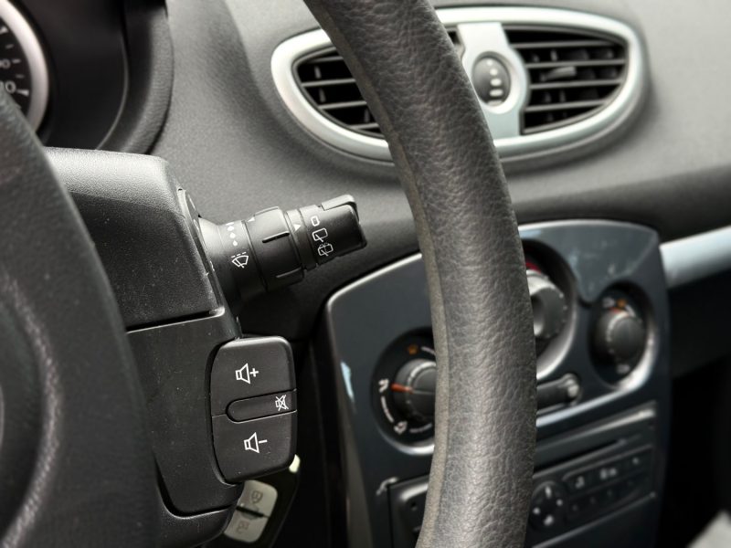 RENAULT CLIO 3 1.2L 75CH OVALIE – PREMIÈRE MAIN – GPS – CLIM – RÉVISÉE & GARANTIE 6 MOIS