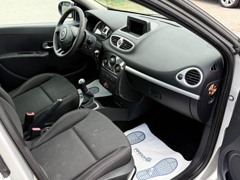 RENAULT CLIO 3 1.2L 75CH OVALIE – PREMIÈRE MAIN – GPS – CLIM – RÉVISÉE & GARANTIE 6 MOIS