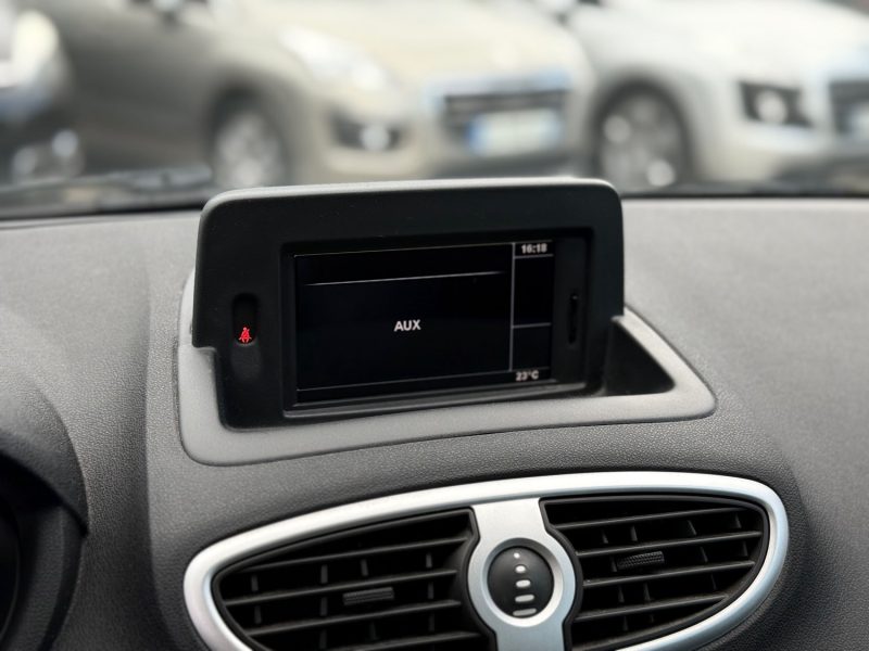 RENAULT CLIO 3 1.2L 75CH OVALIE – PREMIÈRE MAIN – GPS – CLIM – RÉVISÉE & GARANTIE 6 MOIS